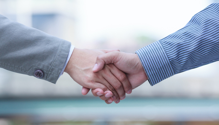 知り合いに紹介してもらう